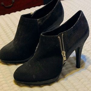 Black boot heels to wear with any dressy outfit.